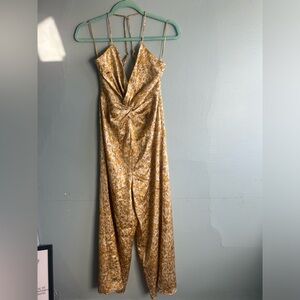 Gorgeous jumpsuit, perfect for weddings!